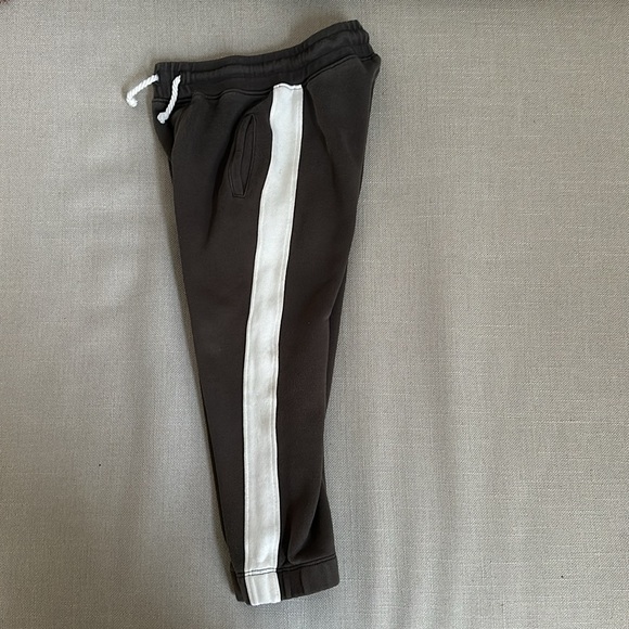 Rylee and Cru - Jogger pants in Charcoal with white stripe on sides - Picture 5 of 9